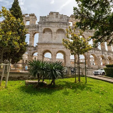 Augusto - Sea View * 풀라