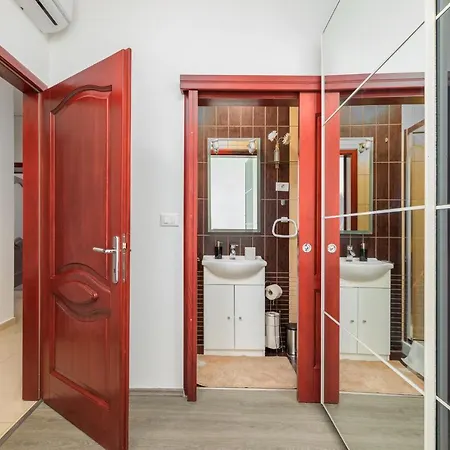 Augusto - Sea View Пула