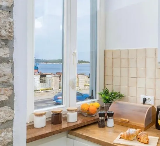 Augusto - Sea View Апартаменти *